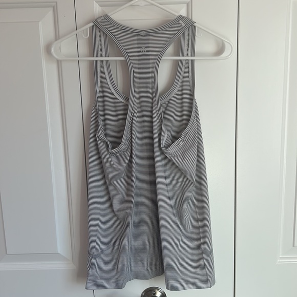 EUC Lululemon Tank Top Size 8 Black White Stripe - Picture 2 of 3